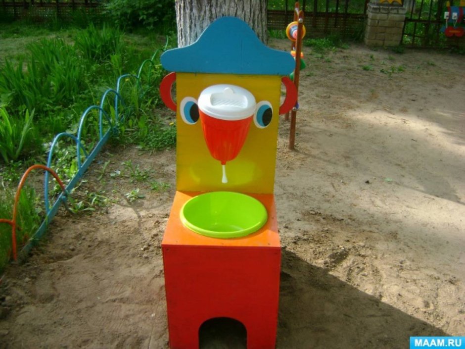 Умывальник в детском саду на участке