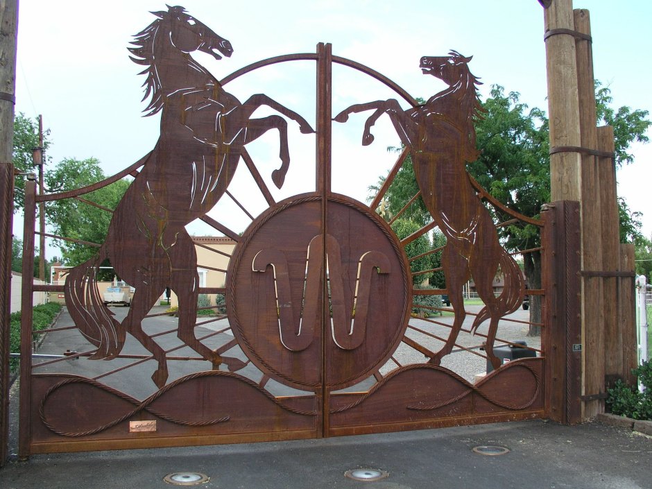 Кованые ворота с конями