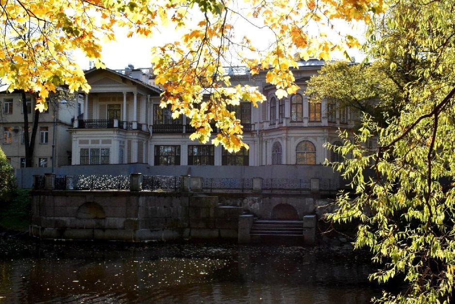 Лопухинский сад Санкт-Петербург осень