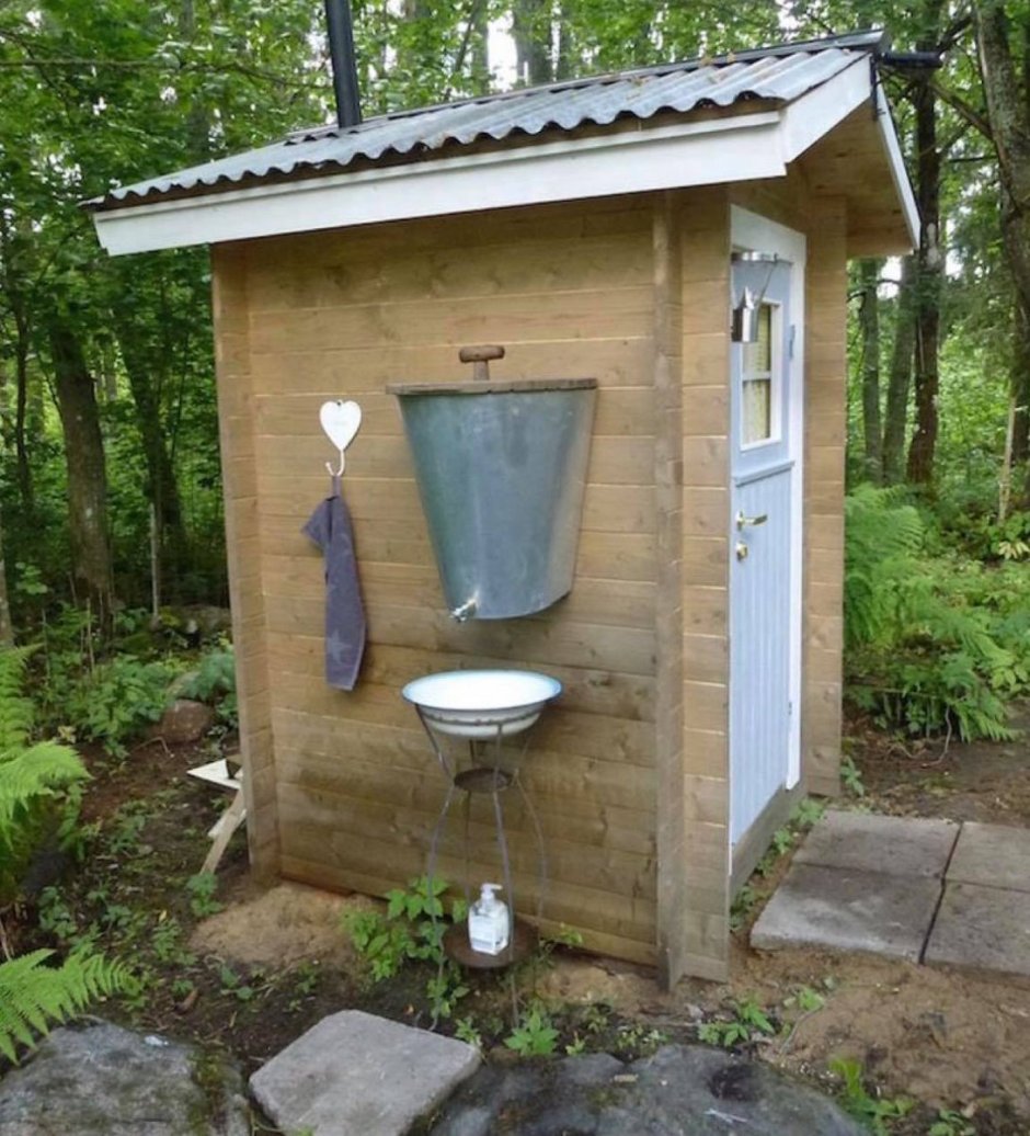 Дачный туалет с раковиной