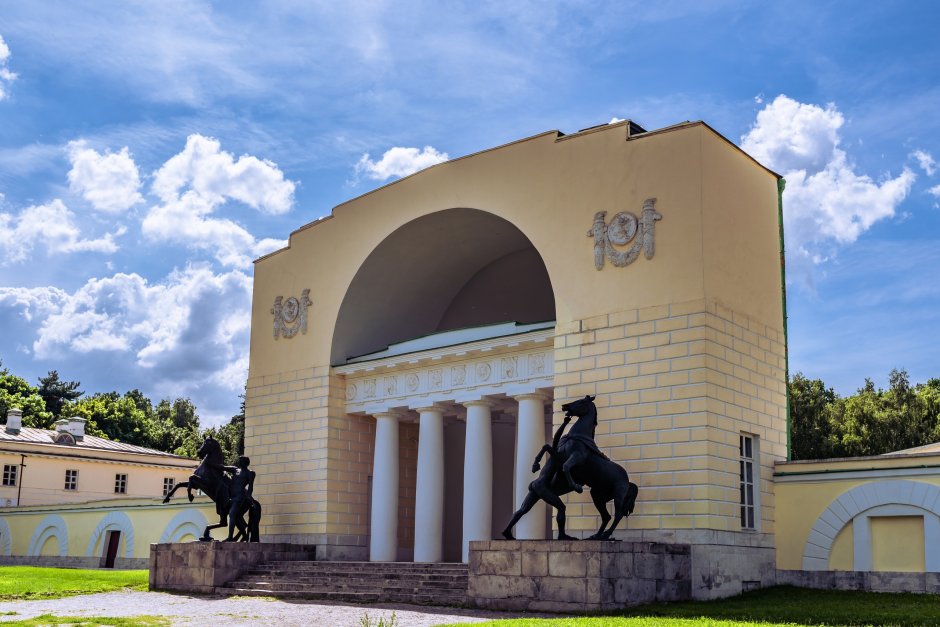 Музыкальный павильон конного двора в Кузьминках в Москве – Жилярди