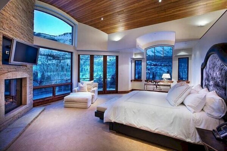 Красивая большая спальня
