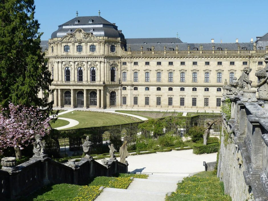 Дворец-резиденция в Вюрцбурге фасады