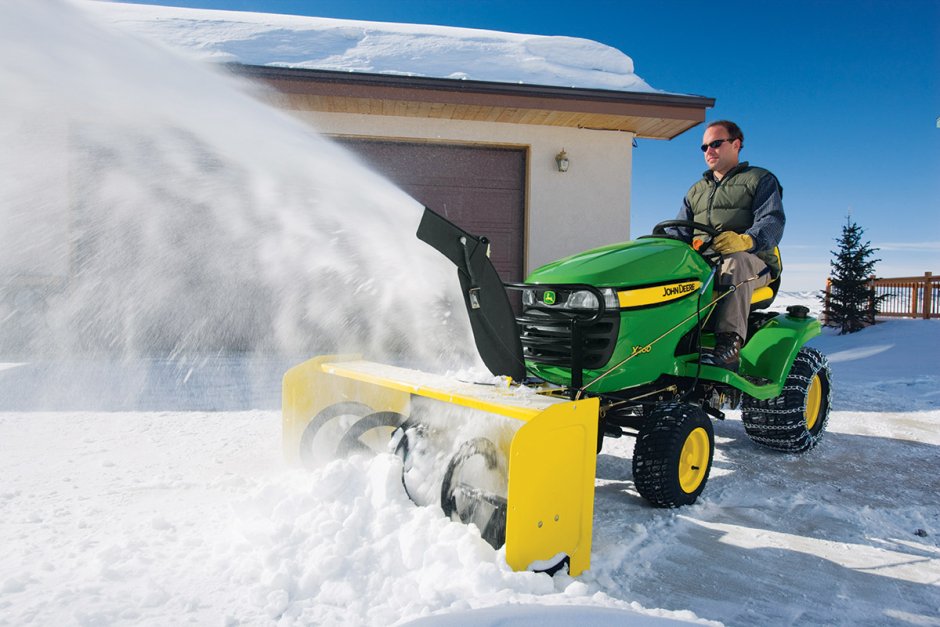 Трактор Джон Дир для уборки снега