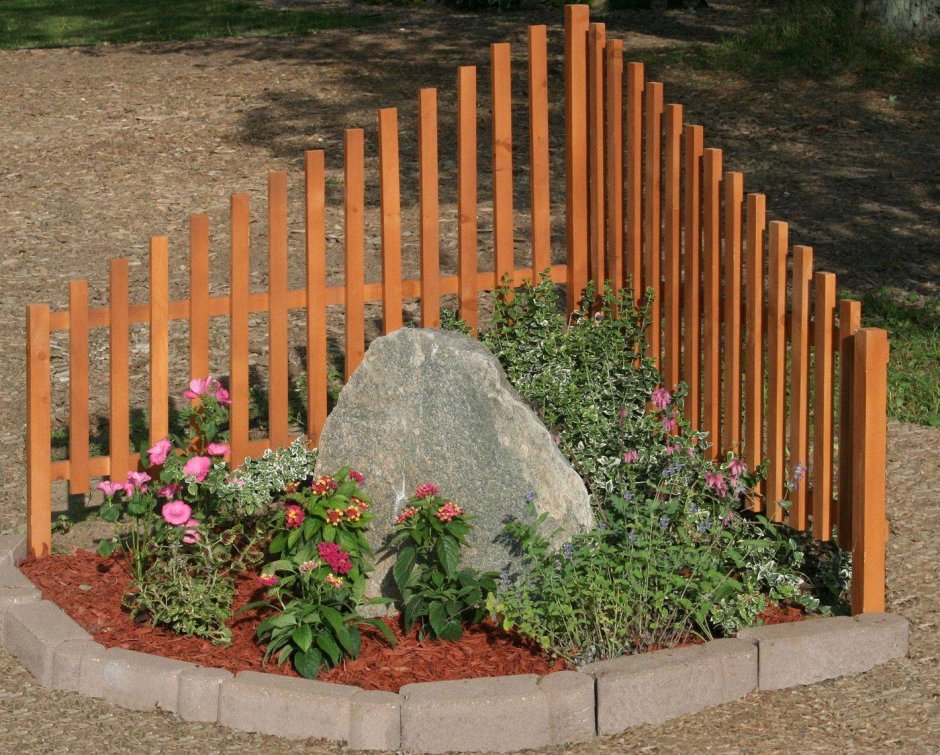 Забор для цветника деревянный