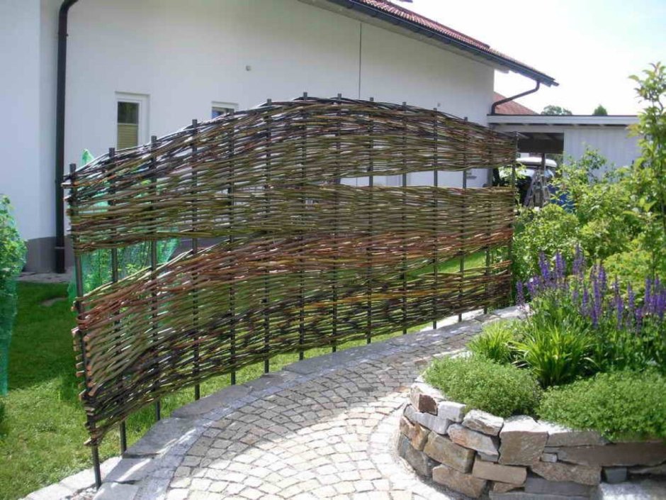 Декоративный плетеный забор