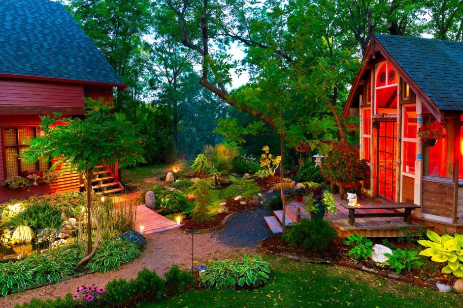 Красивый домик с садом