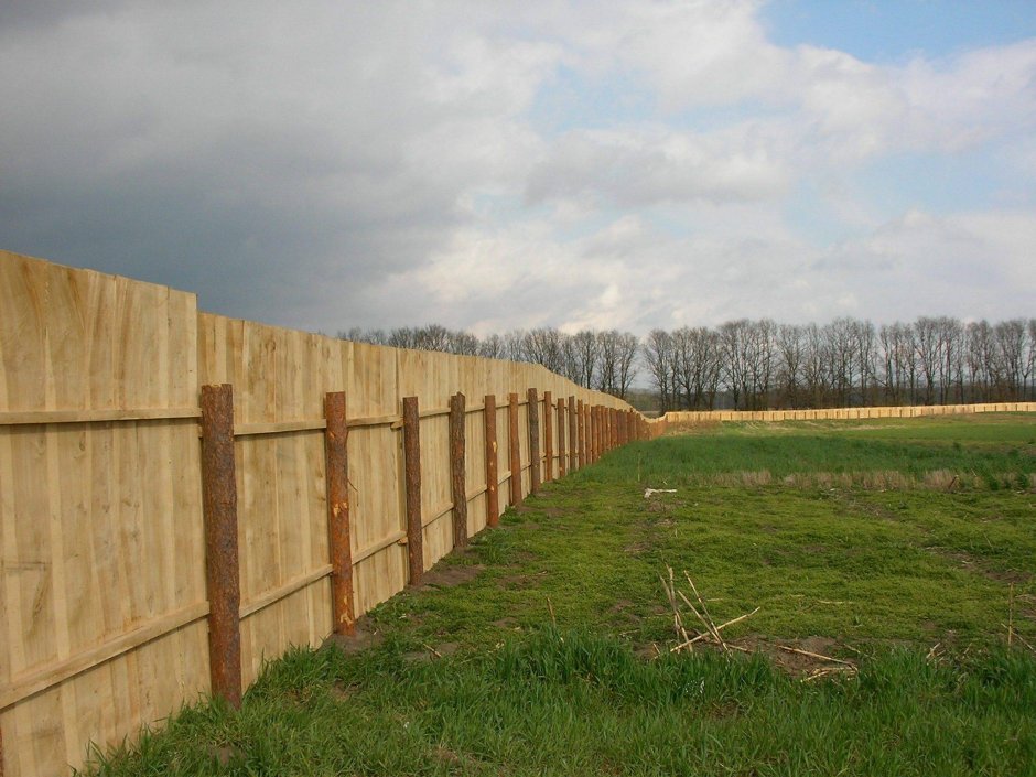 Временный деревянный забор
