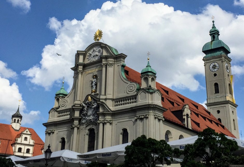 Церковь Азамкирхе в Мюнхене