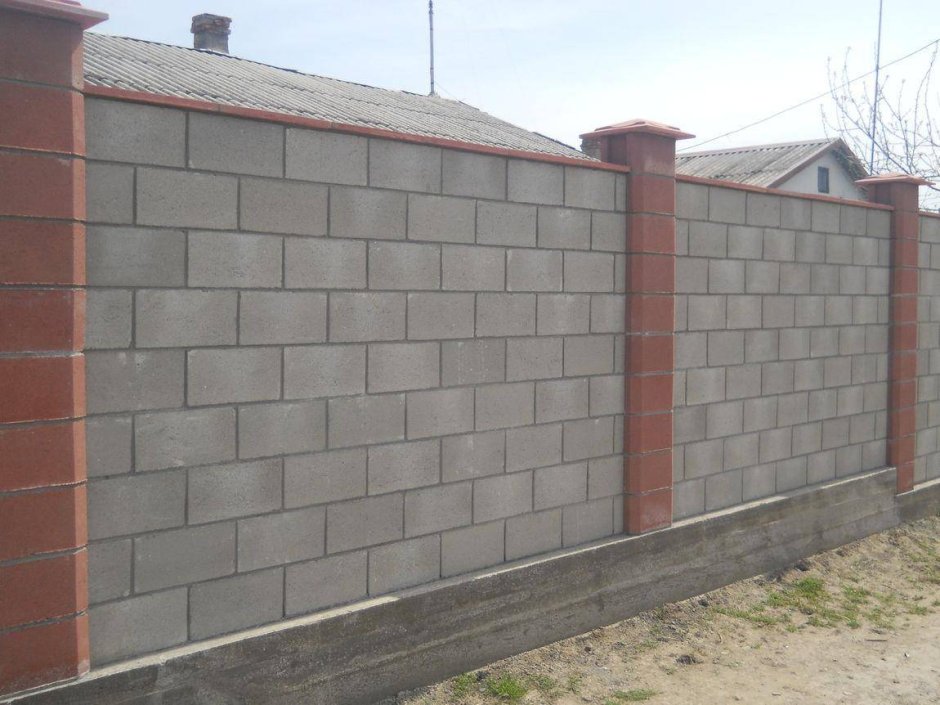 Забор из стеновых блоков