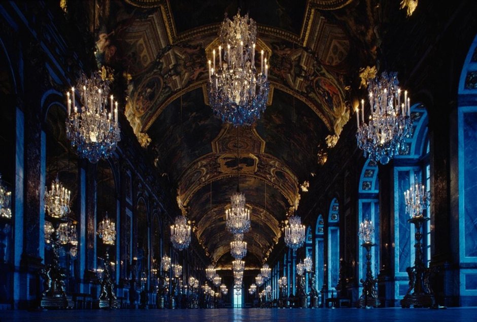 Зеркальная галерея королевского дворца в Версале
