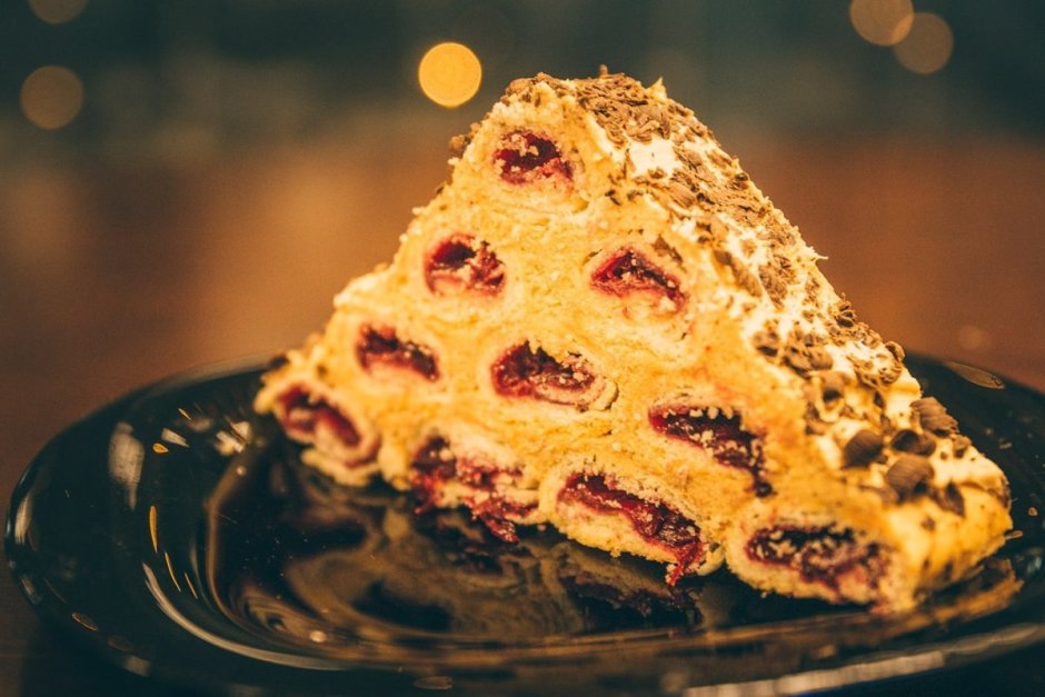 Блинный торт Монастырская изба с клубникой