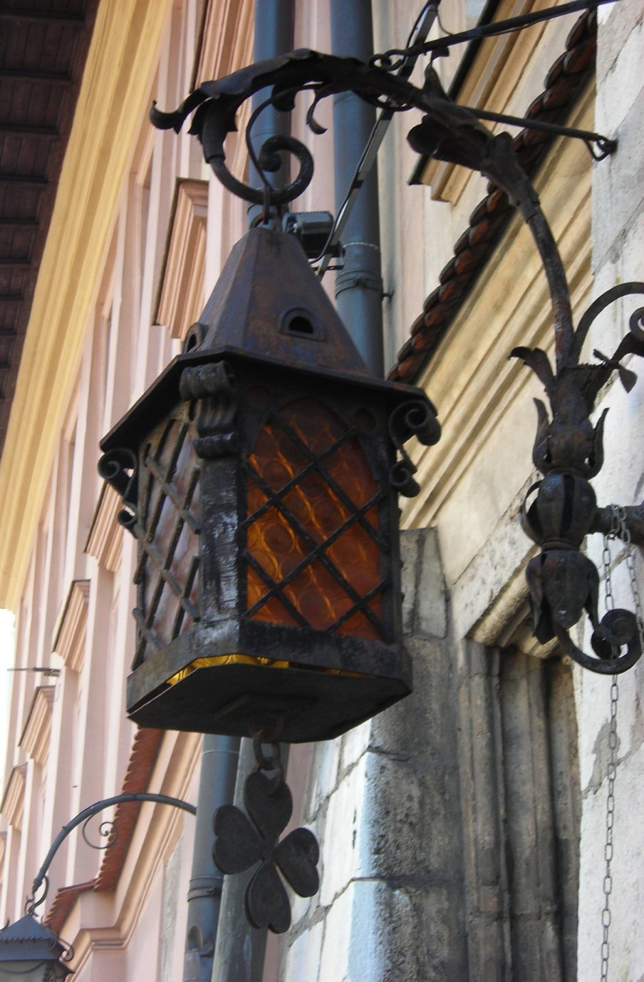 Средневековый уличный фонарь