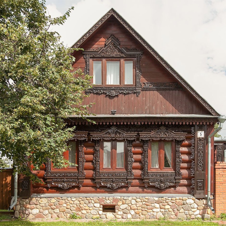 Деревенский бревенчатый дом