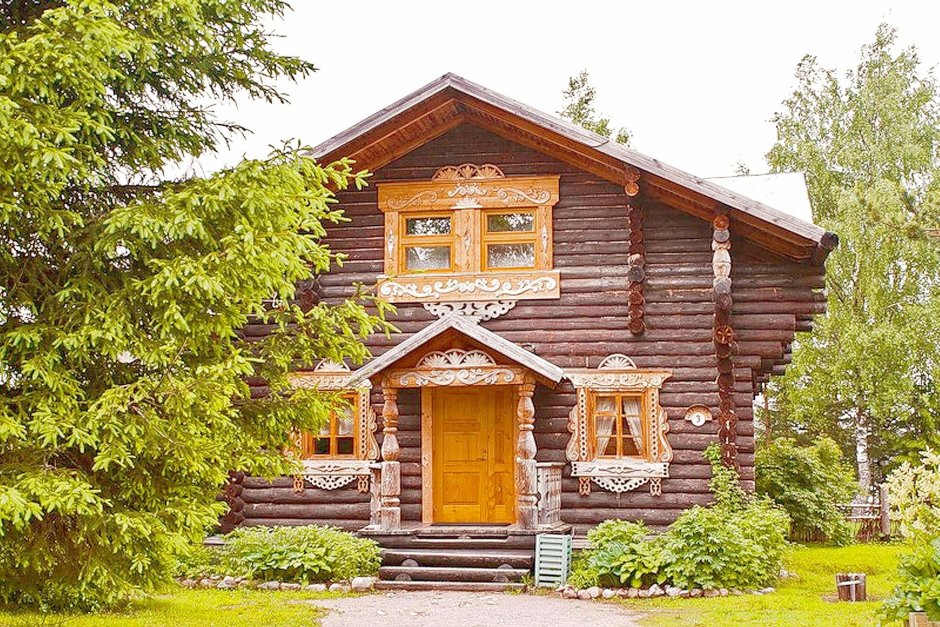 Старинный деревянный дом