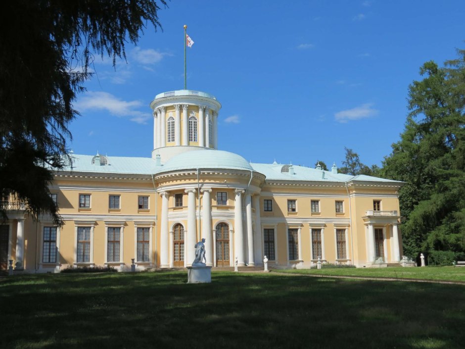Западный флигель дворца Архангельское