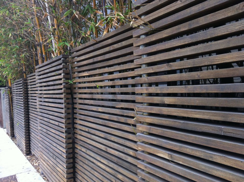 Забор из реек деревянных