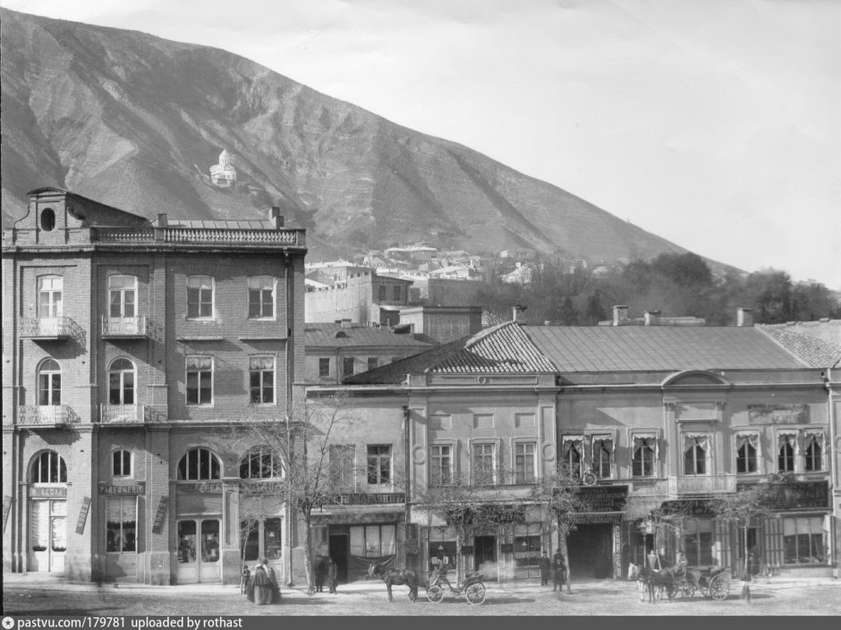 Эриванская площадь в Тбилиси