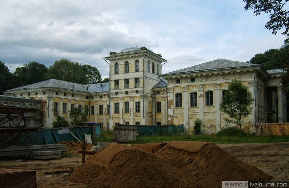 Жиличи дворец Булгаков
