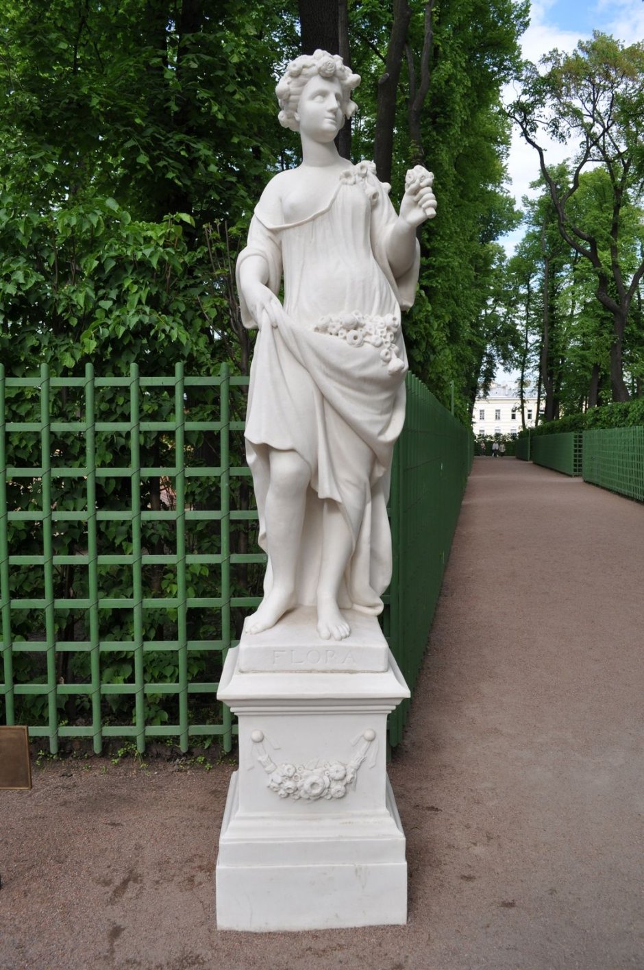 Статуи летнего сада Немезида