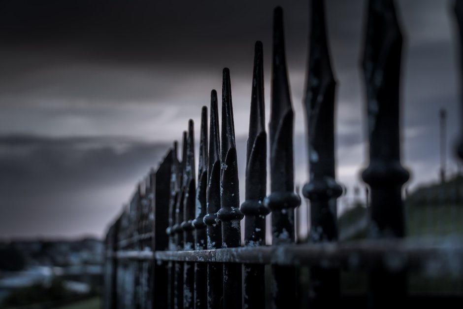 Мрачный забор