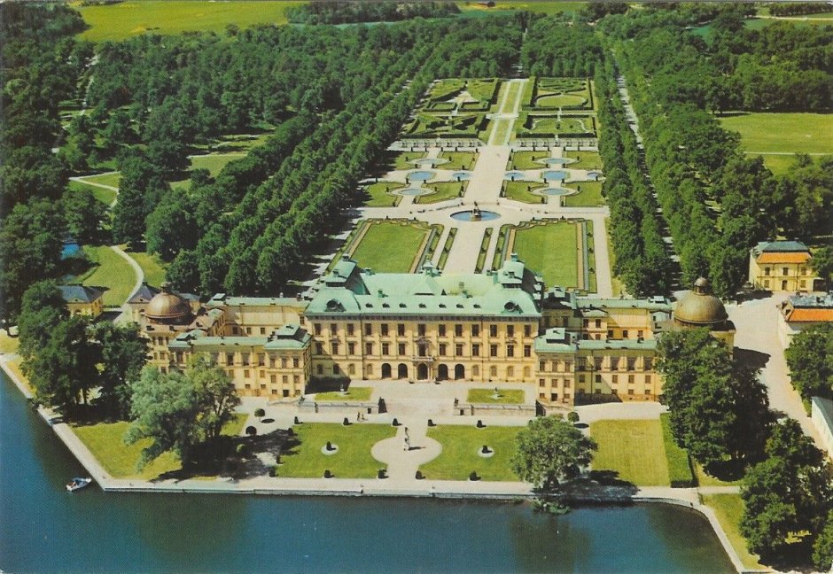 Дворец Дроттнингхольм в Швеции