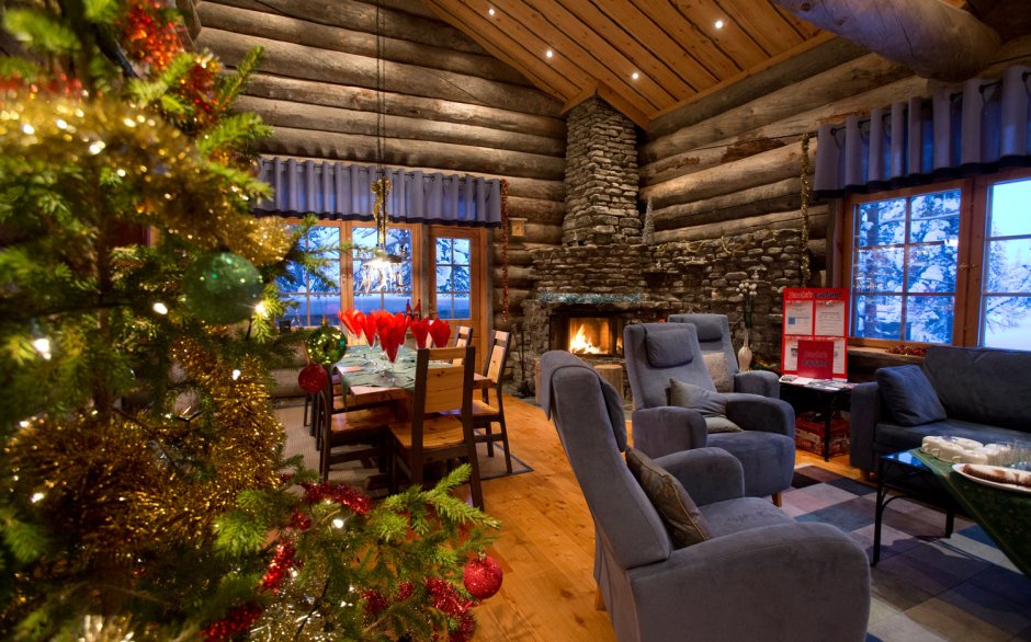 Уютный деревянный домик зимой