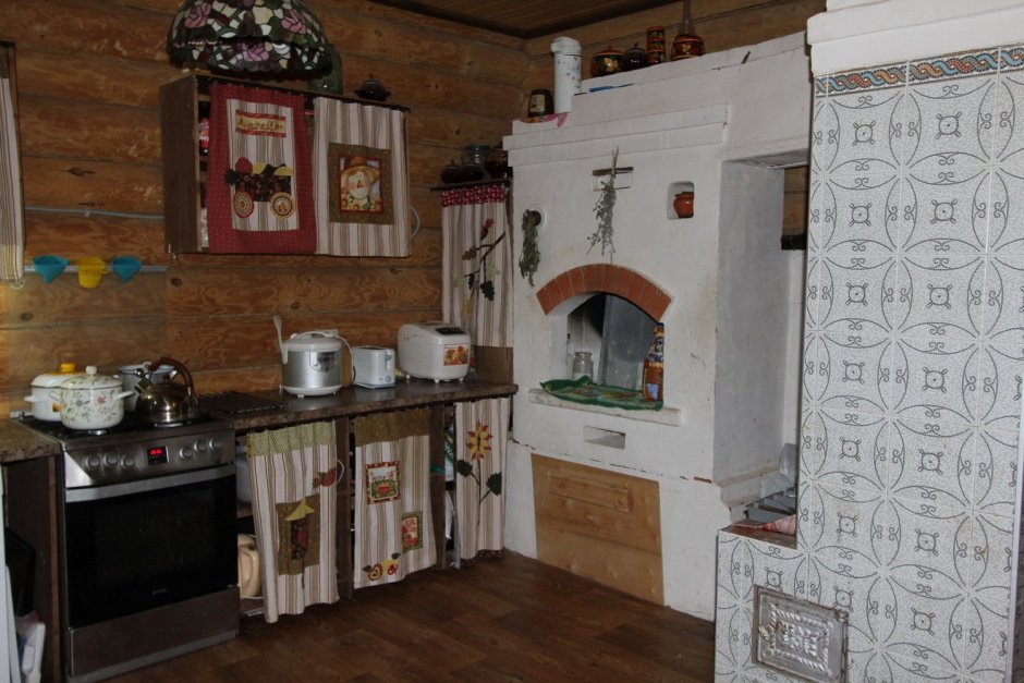 Русская печь в деревенском доме