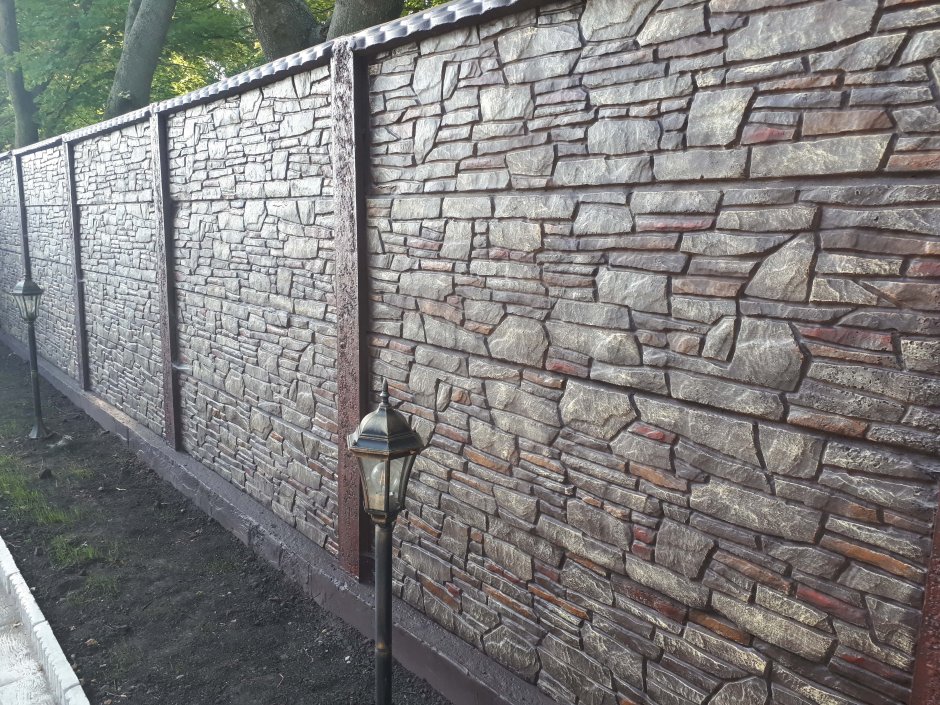 Декоративный бетонный забор