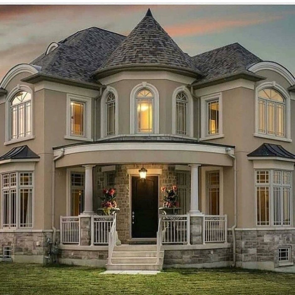 Красивый двухэтажный дом