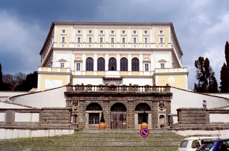 Вилла-дворец Фарнезе в Капрарола