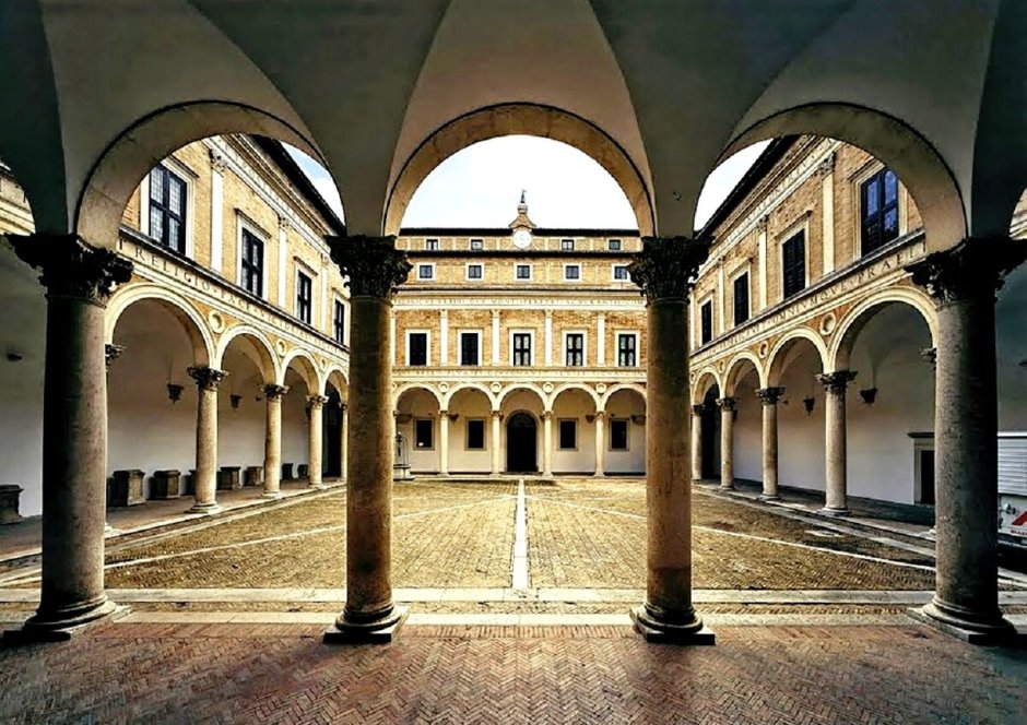 Урбино герцогский дворец Италия