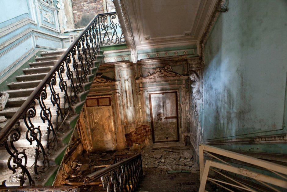 Усадьба Демидовых в Санкт-Петербурге лестница