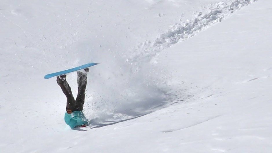 Сноубордист упал