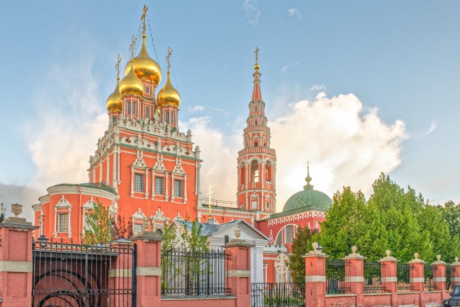 Храм воскресенья в Кадашах, в Москве