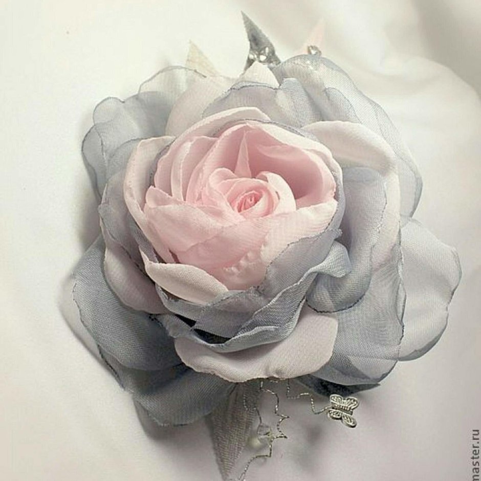 Цветы в серо розовых тонах