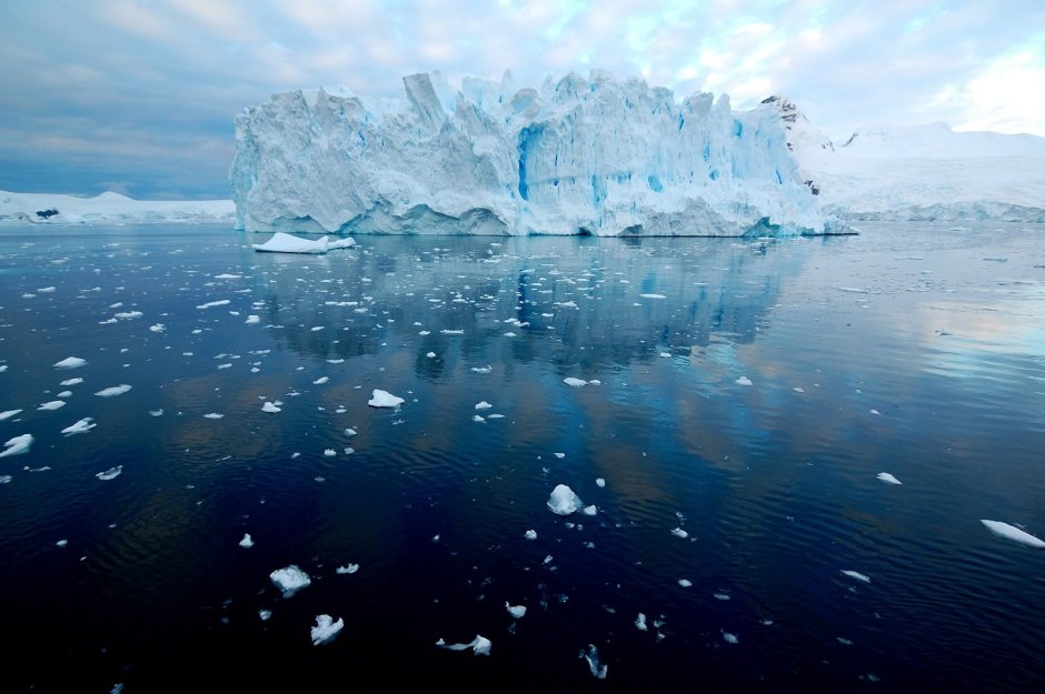Лед прозрачный Антарктиды