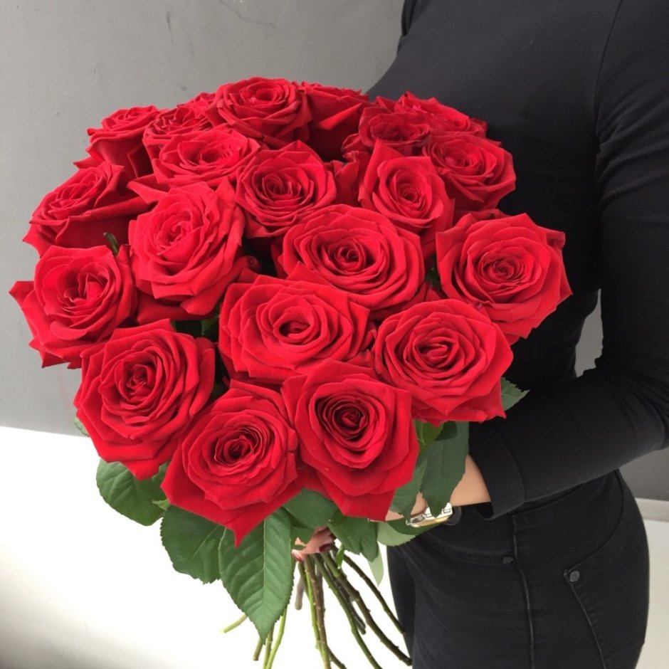 25 Красных роз ред Наоми 50 см