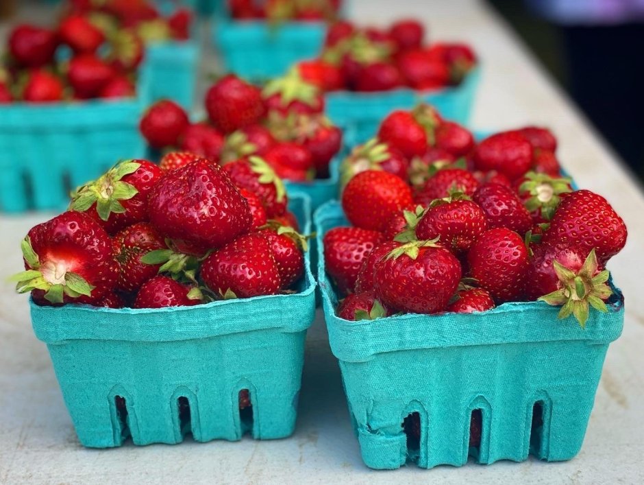 Strawberry picking Basket Royale High