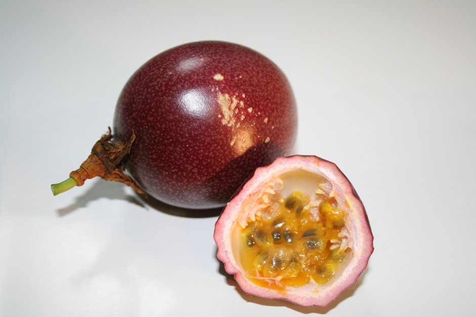 Маракуйя и гранадилла фрукт
