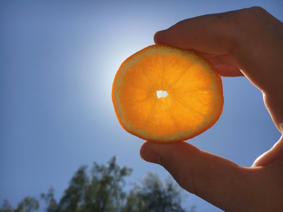 Оранжевый фрукт