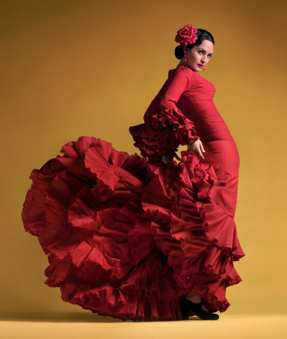 Фламенко испанка в Красном платье