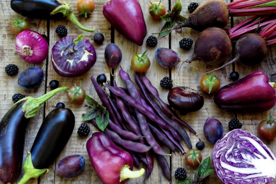 Фиолетовые фрукты и овощи и ягоды