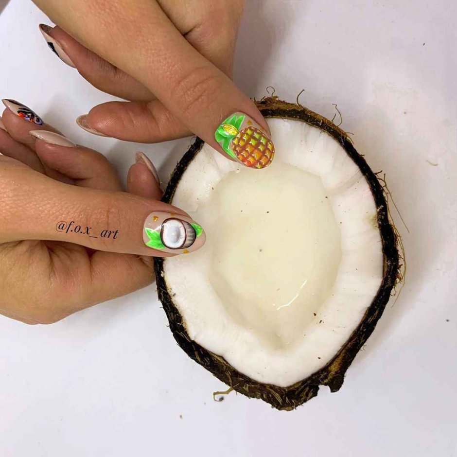 Дизайн ногтей с кокосом