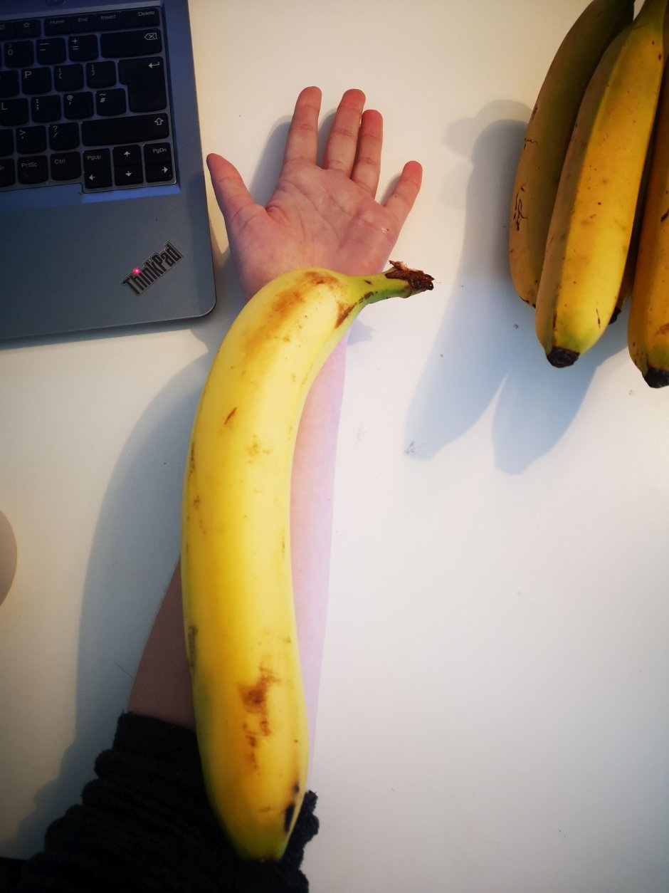 Огромный банан