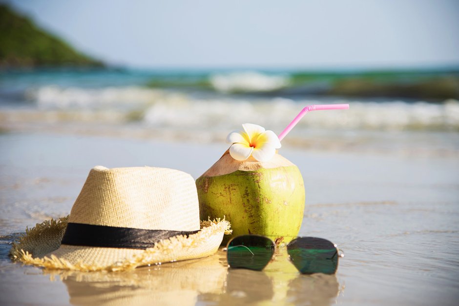 Фото с кокосом на пляже