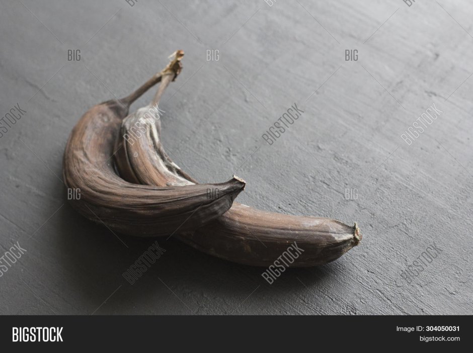 Черный гнилой банан
