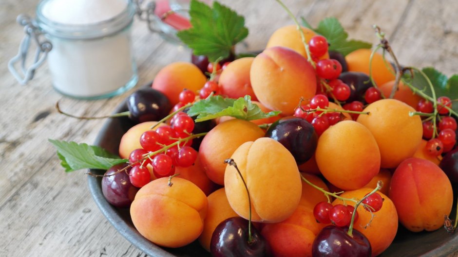 Черешня, виноград, абрикосы