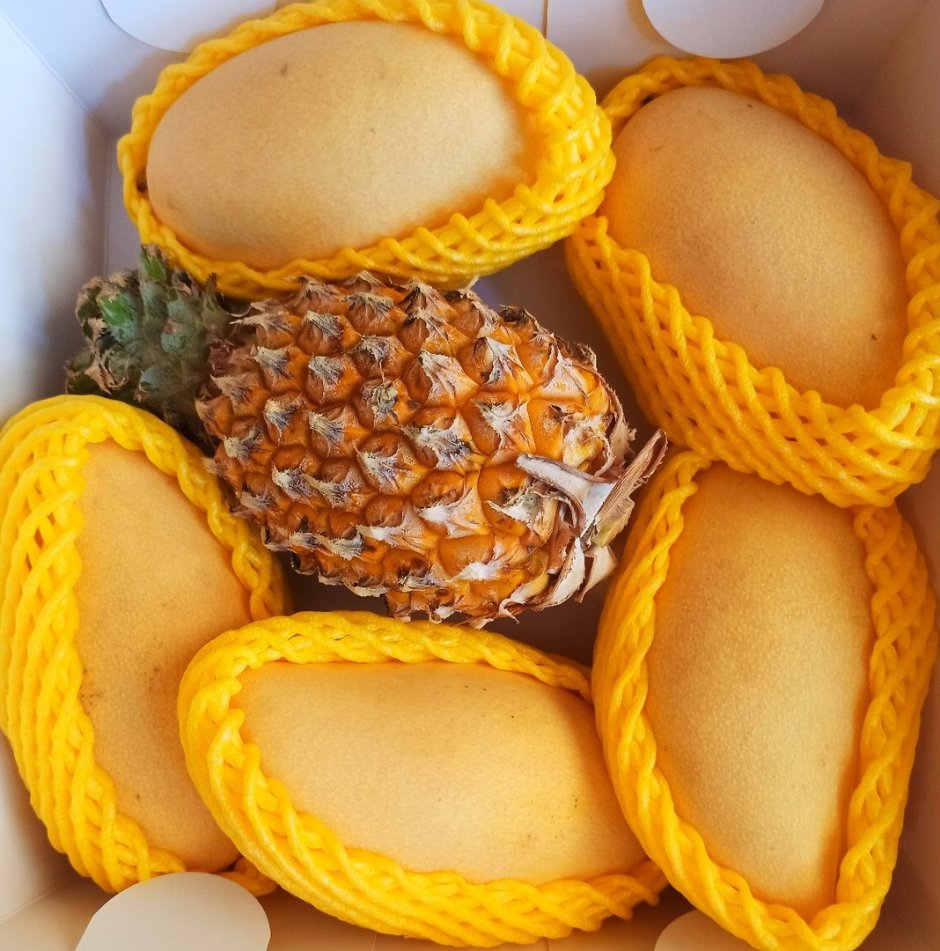Тропические фрукты маракуйя ананас манго