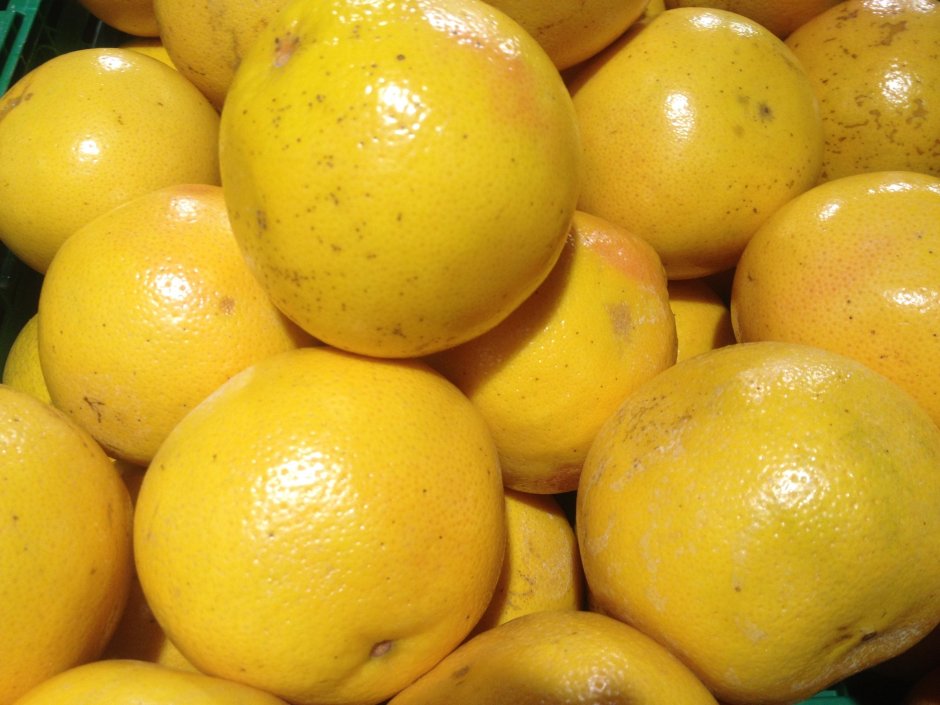Желтый круглый фрукт